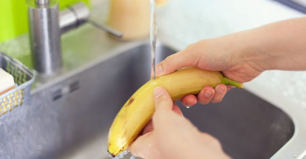 Washing banana