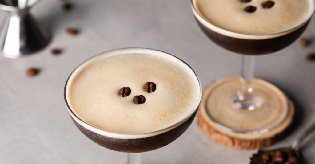 Visste du detta? Därför toppas en espresso martini alltid med tre kaffebönor
