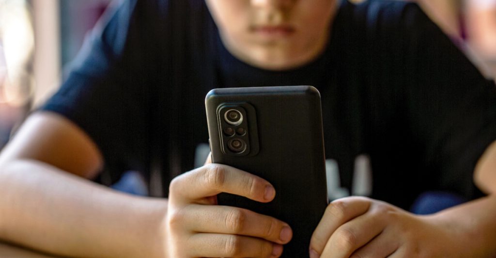 15-åringar fälls för nakenbilderna i mobilen: ”Det räcker att ha dem”