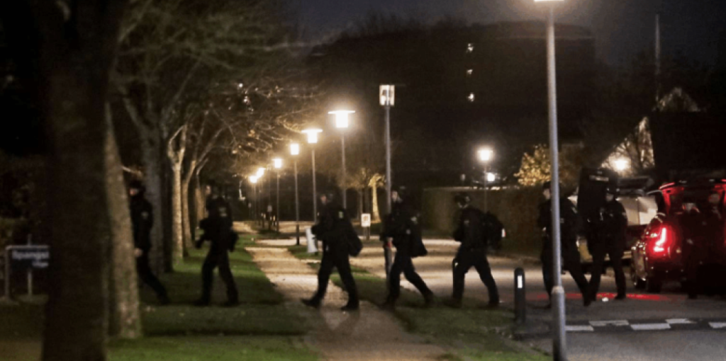 Politiet massivt til stede i villakvarter: Nu tager de bladet fra munden