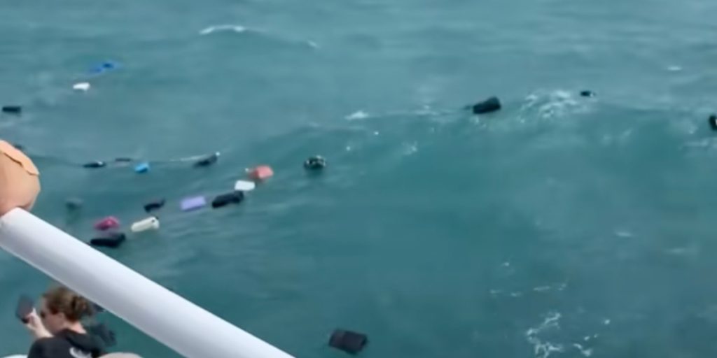 Deres bagage havnede i havet efter chokerende fejl: Nu raser de mod ‘inkompetent besætning’