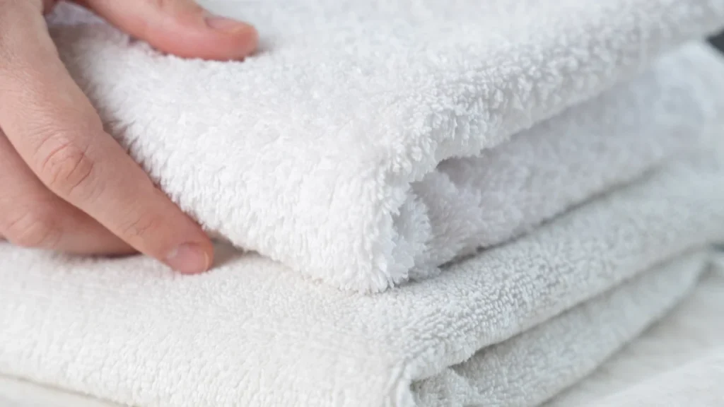 Dropp eddik og natron: Strø dette i vaskemaskinen, og håndklærne dufter som på hotell