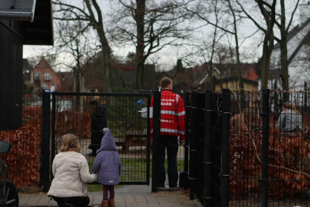 Drama i børnehave: To hunde brød ind og bed løs
