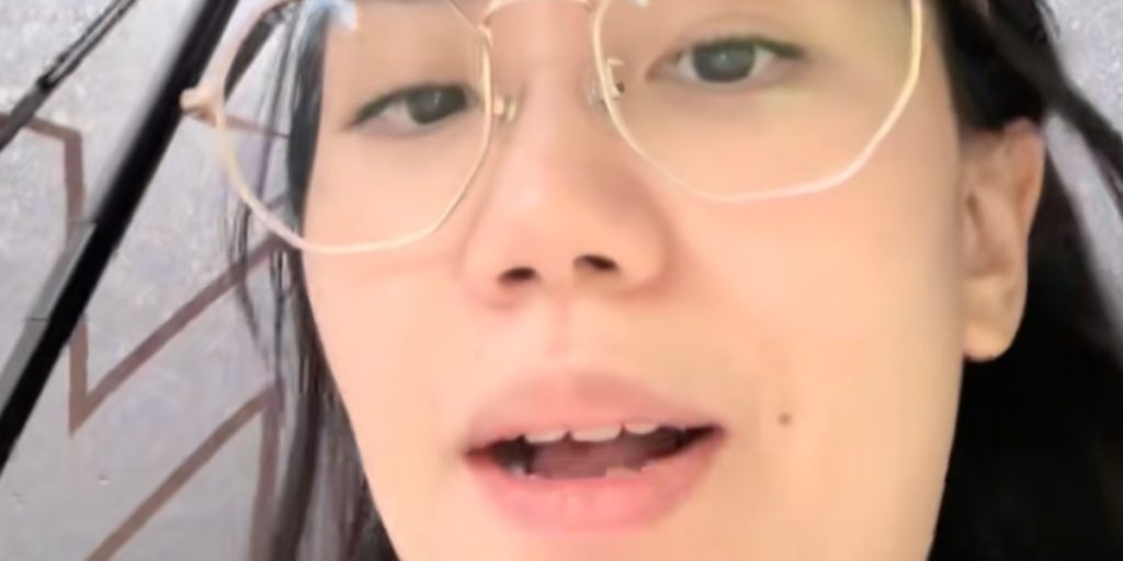 Mor fik overrakt pose af lærer: Inde i fandt hun ‘pinlig ejendel’ datteren havde med i skole