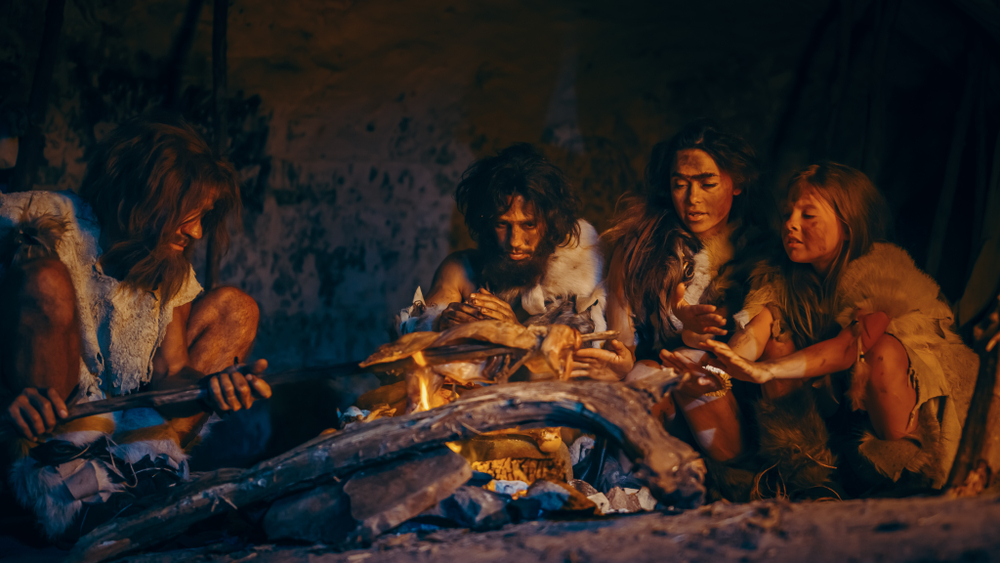 Neanderthal,Or,Homo,Sapiens,Family,Cooking,Animal,Meat,Over,Bonfire,Bål,neanderthal,historie,history