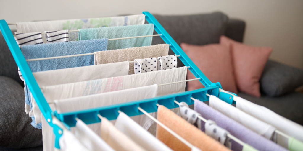 Derfor bør du tenke deg om før du tørker klærne innendørs