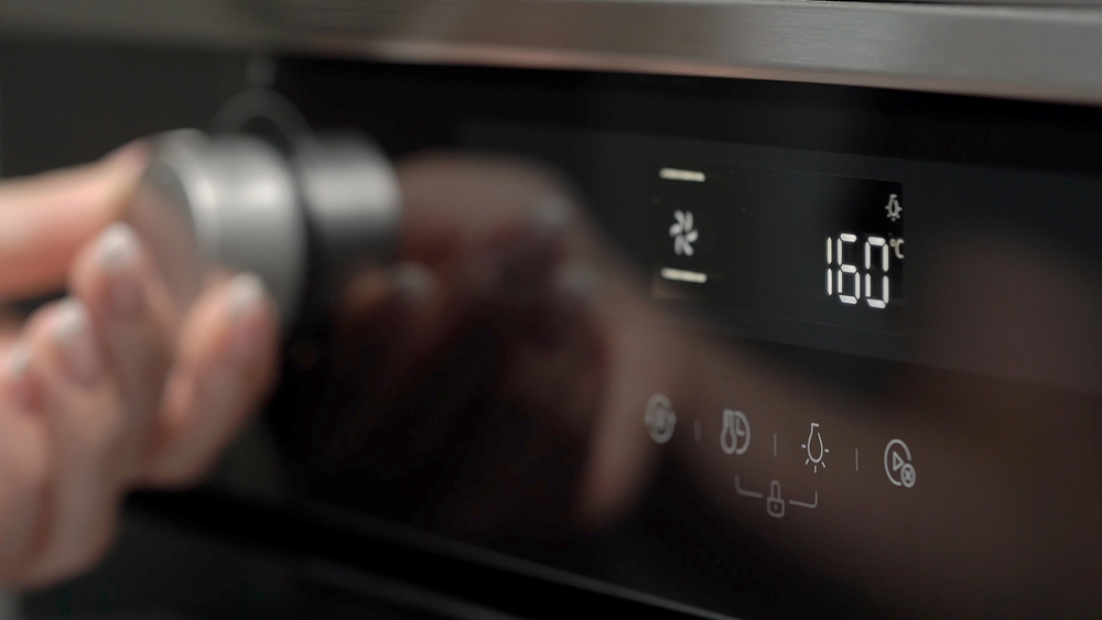 De færreste kjenner denne hemmelige knappen på ovnsdøren: De som gjør det, bruker den hele tiden