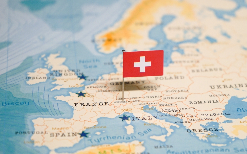 The,Flag,Of,Switzerland,On,The,World,Map,Kort,Europa,Schweiz