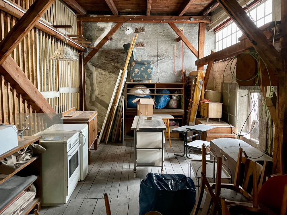 An,Old,Attic,Full,Of,Dust,And,Old,Stuff