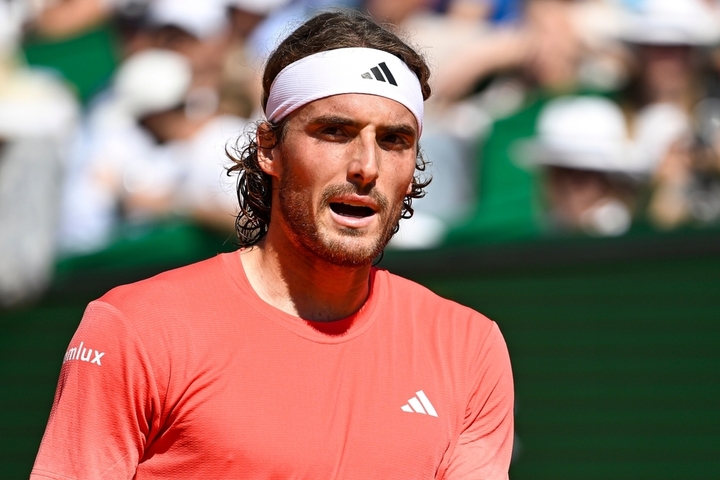 Kort efter rygskade gjorde Stefanos Tsitsipas noget han aldrig skulle have gjort: Nu har han fået bøde på over 14.500 kroner