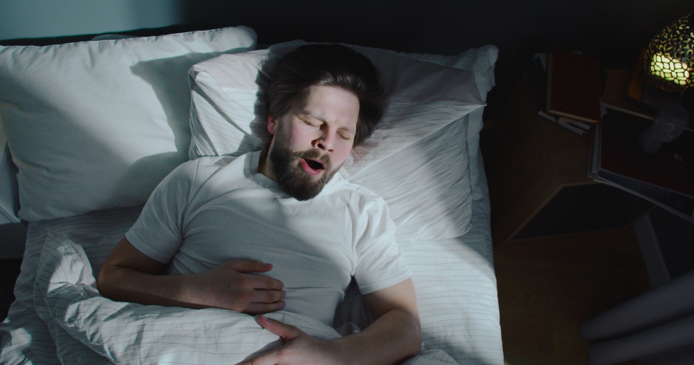 Sleeping,man,sovende,mand,bedroom,soveværelse,moonlight,måneskin,nat,night