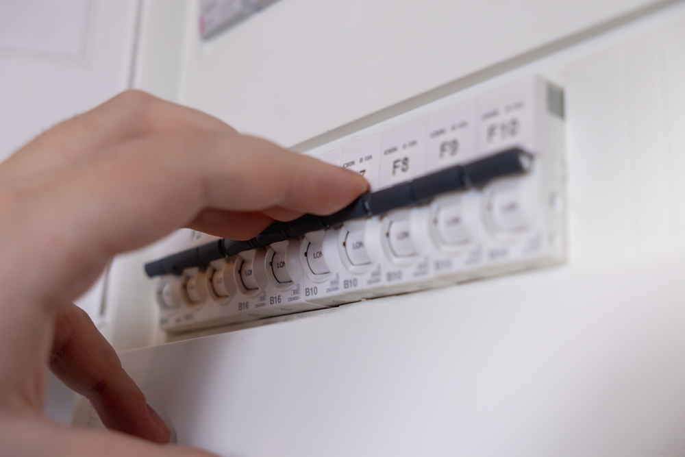 Den bruker mer strøm enn både vaskemaskinen og kjøleskapet – og de fleste av oss har denne strømslukeren hjemme