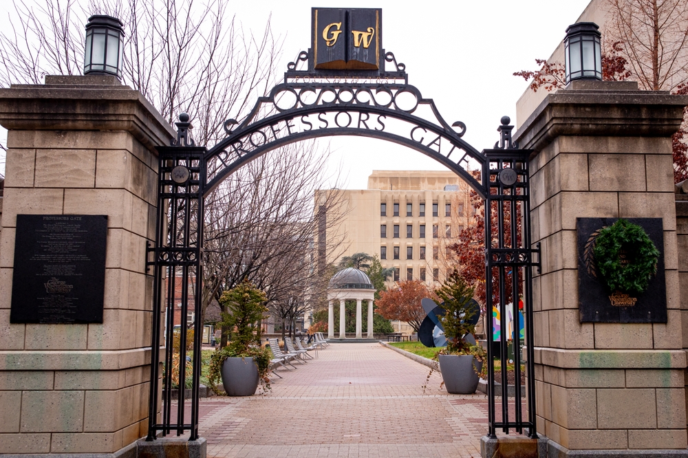 George Washington University, Professor's Gate, Universitet