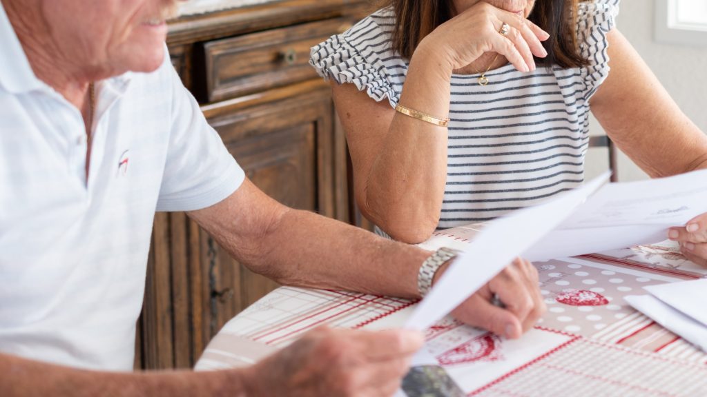 Ægtepar glædede sig til pensionistlivet – så kom regningen på over 85.000 kroner