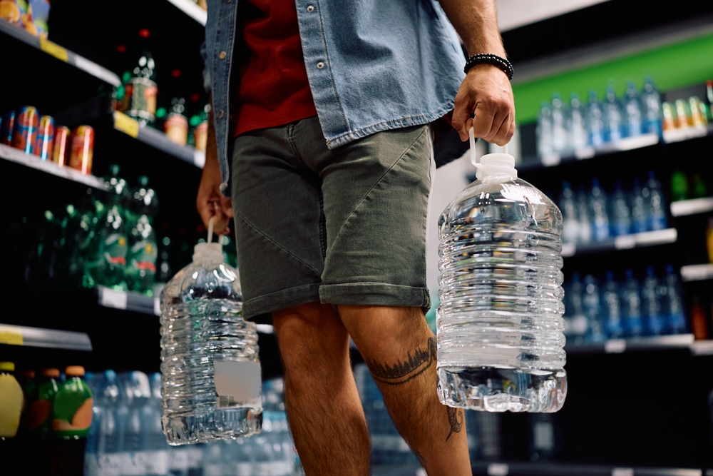 Slik lagrer du drikkevann trygt over tid