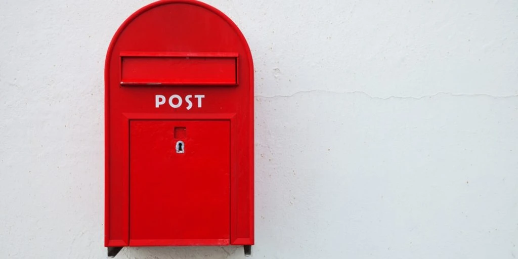 rød postkasse