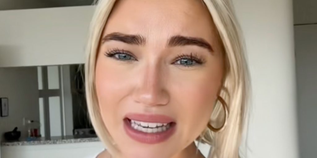 Kvinde udfører sød gestus for 100-årig nabo hver dag: Nu bliver hun hyldet på nettet