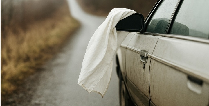 hvidt stof sidespejl