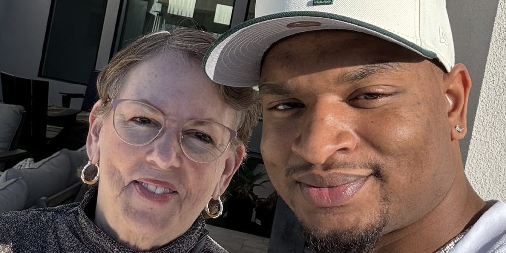 Bedstemor sendte besked til det forkerte nummer: Endte med at ændre hendes liv