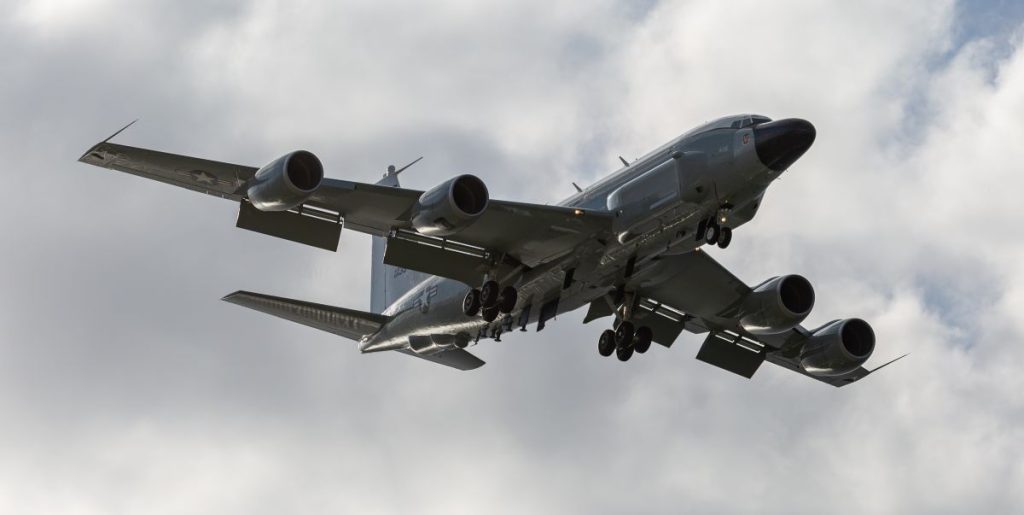 Russland beschuldigt britisches Spionageflugzeug einer Beinahe-Kollision mit Ziviljet