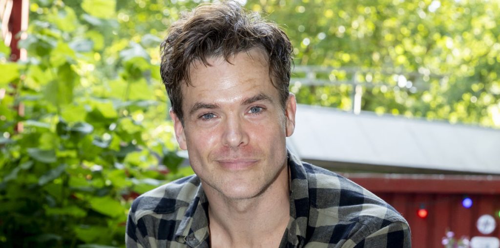 Silas Holst åbner op om problemer i hjemmet