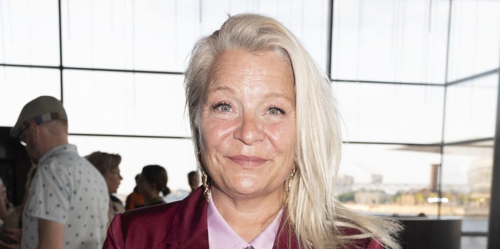 Signe Lindkvist kan ikke længere leve med løgnen: Nu tager hun bladet fra munden og deler sandheden