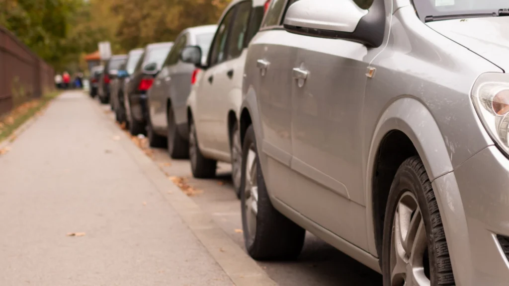 Hur nära trottoarkanten får du parkera? Svaret kan överraska dig