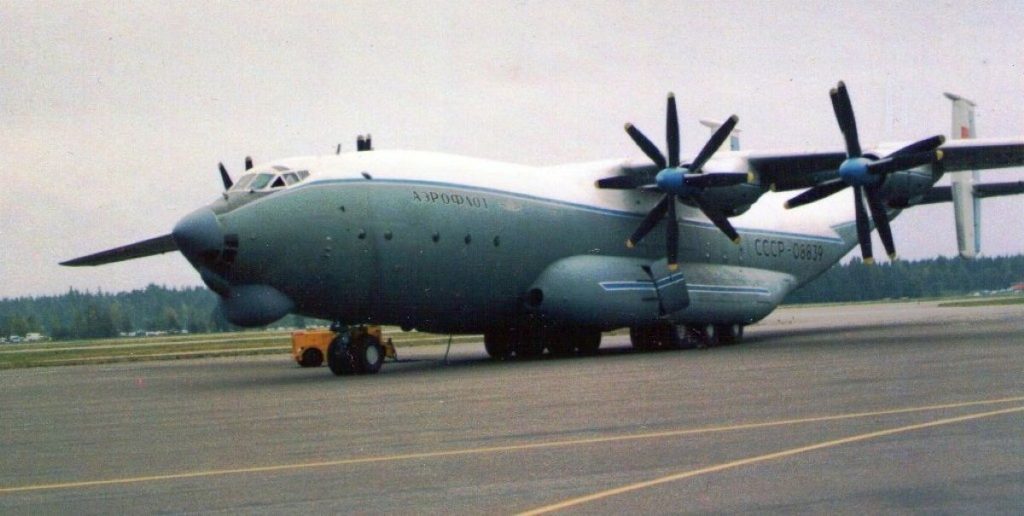 Neuer schwerer Verlust für Putin: russisches Militärflugzeug AN-22 stürzt ab