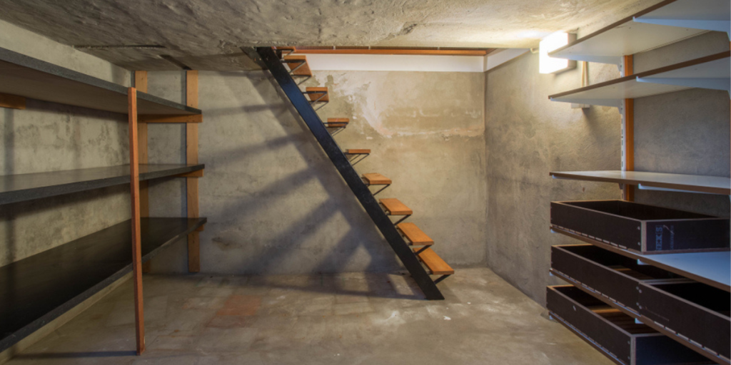 Slik blir du kvitt den sure mugglukta i kjelleren – én gang for alle