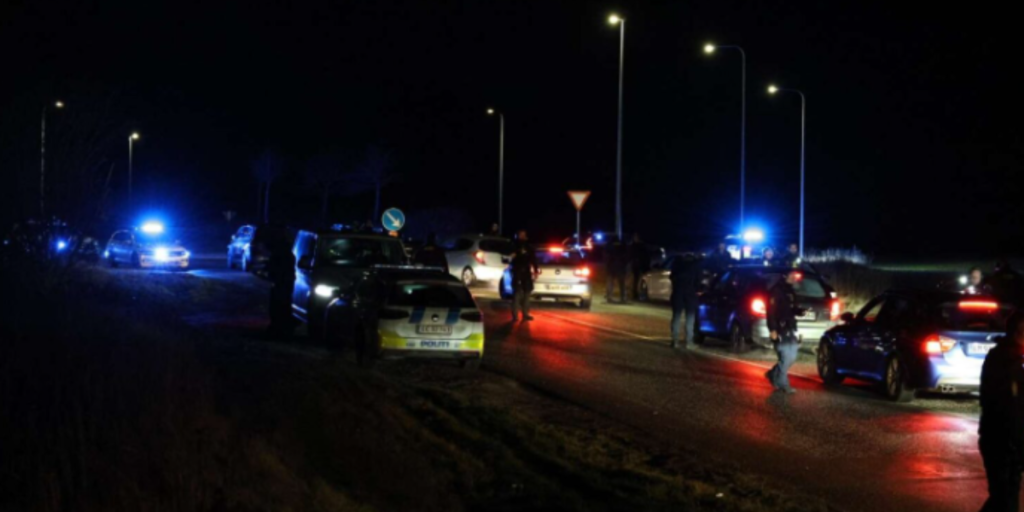 Politiet massivt til stede ved boligområde: Adskillige unge sigtet