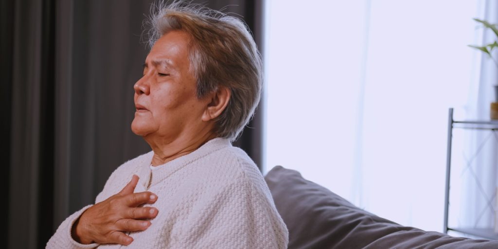 Elderly out of breath, Gammel dame, Forpustet