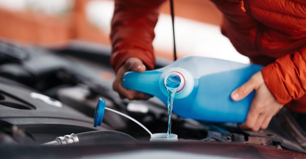 Köper du spolarvätska här? Då betalar du onödigt mycket