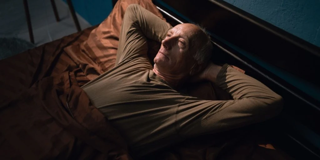 Elderly in bed, gammel mand i sengen, søvnløs, awake