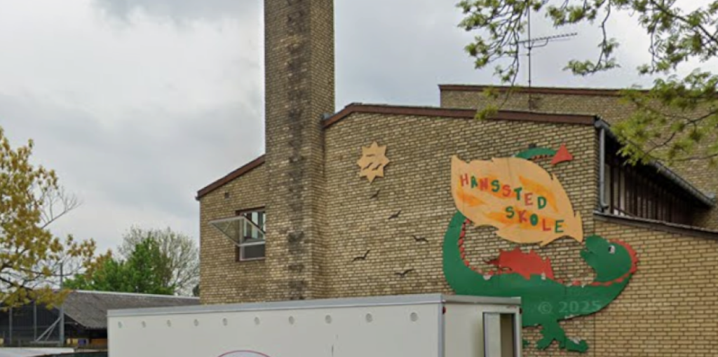 Drama ved dansk skole: Elever placerede syrebombe foran medarbejders dør