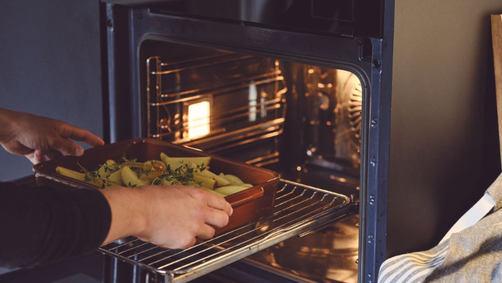 Julen syns på elmätaren: Så håller du elförbrukningen nere