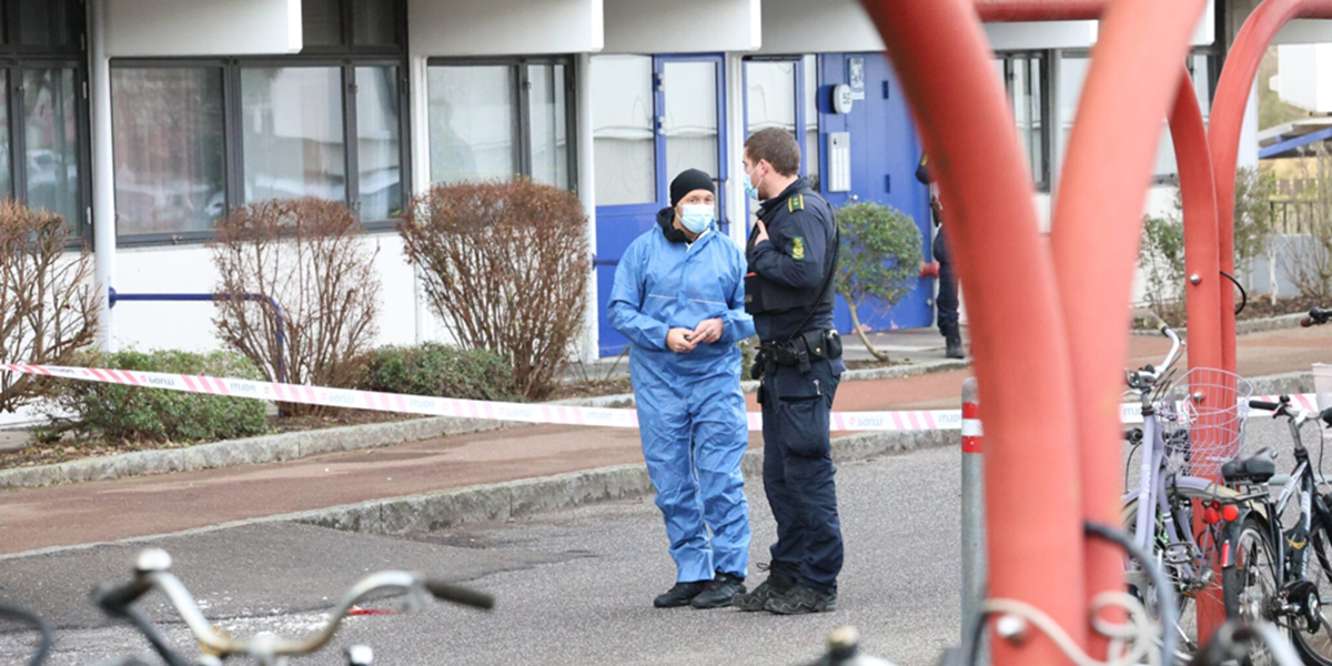 32-årig kastede sin 2-årig halvbror ud fra syvende sal: Nu bryder nabo tavsheden