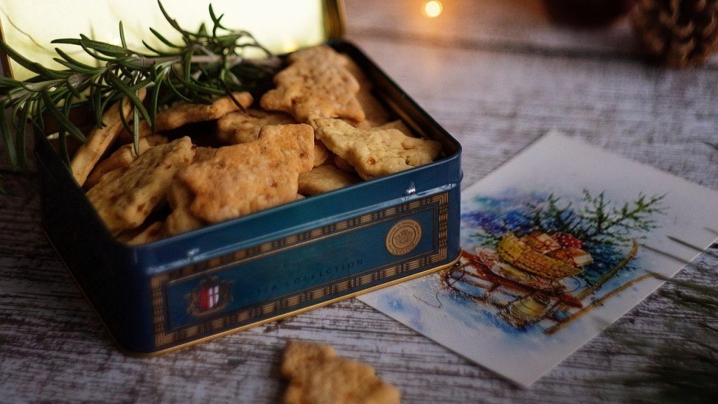 christmas cookie tin