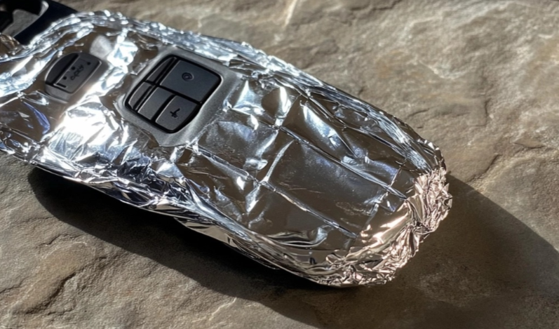 Allt fler bilägare lindar in sina bilnycklar i aluminiumfolie: Och det finns en väldigt bra anledning