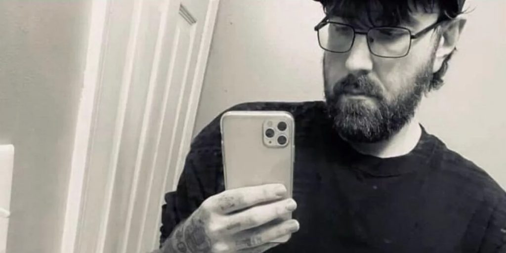 Mand har ‘verdens mindste vedhæng’: Nu afslører han den største udfordring