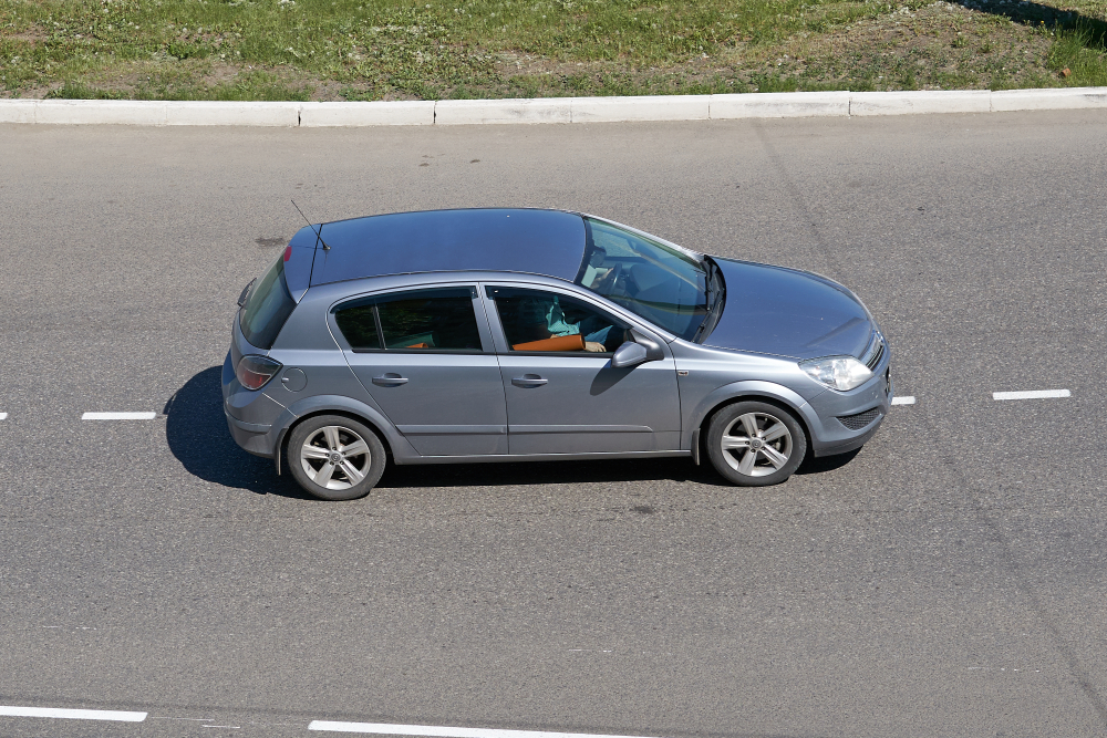 Opel Astra ble målt til å kjøre 696 km/t: Sjåføren fikk en bot på nesten 80.000 kroner