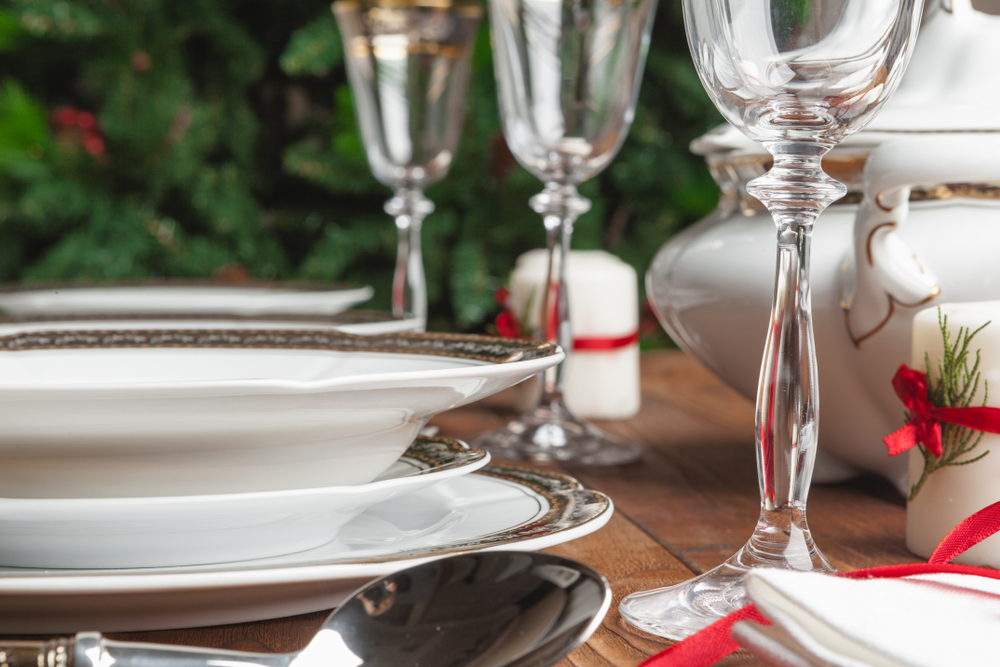 Close,Up,Of,Holiday,Table,Setting,Modern,Interior