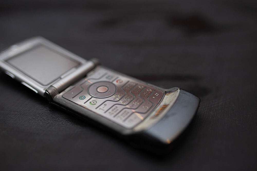 Motorola RAZR V3, a thin flagship phone of 2004.