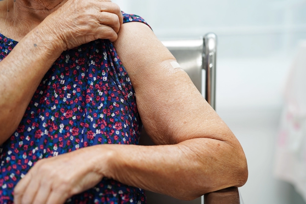 old woman vaccination