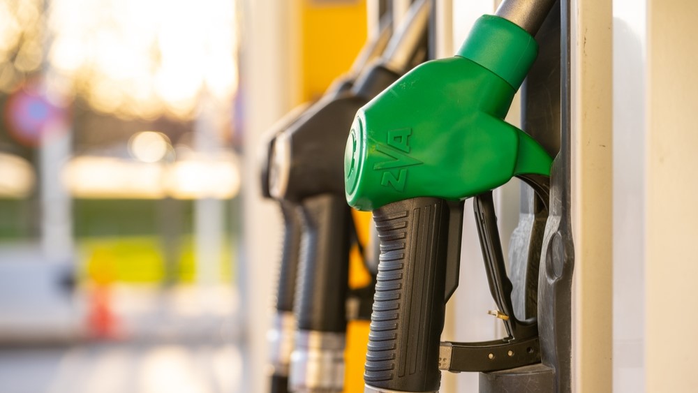 Benzin- og dieselbiler ramt af to nye regler: Cirka 2.000 kr. om året