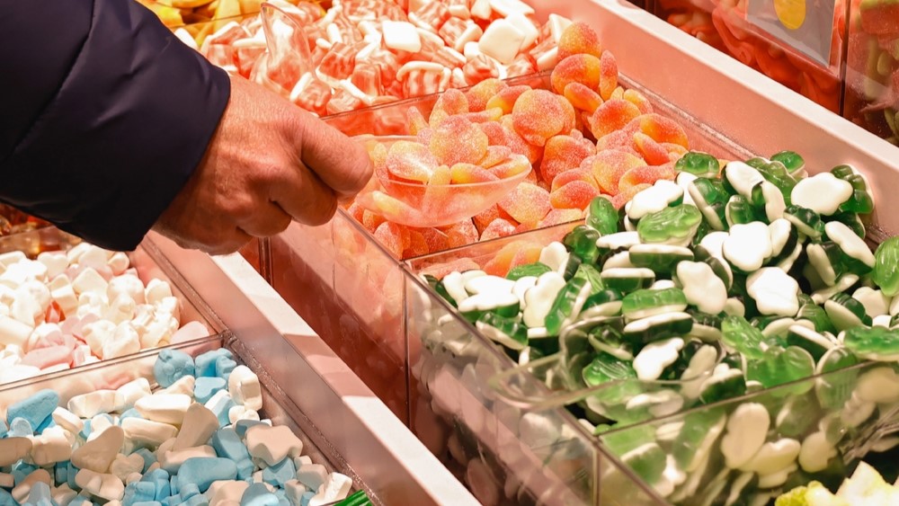 Mand spiste cola-vingummi: Endte på hospitalet i seks dage