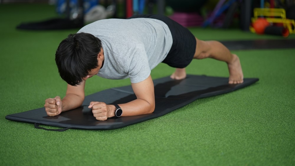 Han lavede planken hver dag i en uge: Her er resultatet