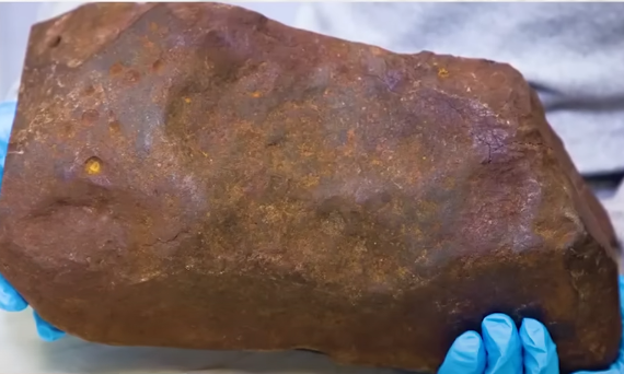 Man sparar på sten i flera år i hopp om att det är guld: Visar sig vara långt mer värdefull