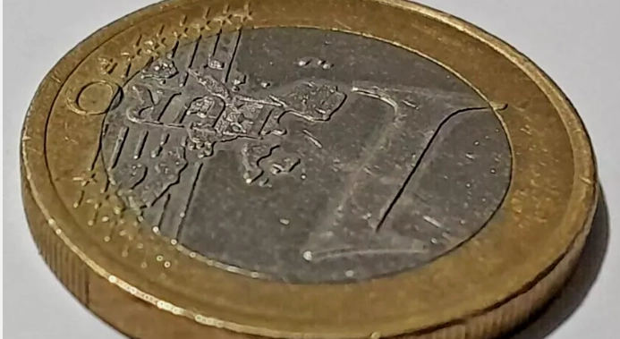 Kolla dina lådor: Har din 1-euro detta kännetecken kan den vara värd över 8.000 kronor