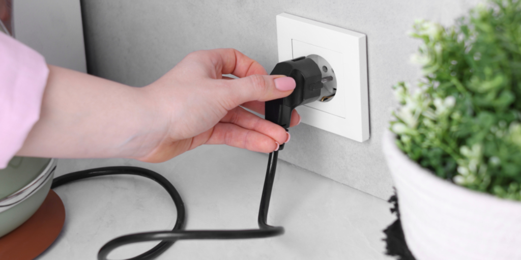 Kom ihåg att dra ur kontakten till den här köksapparaten när den inte används