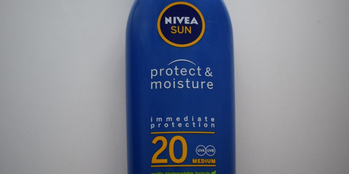 Har du en gammel solcreme liggende? Derfor må du ikke smide den ud